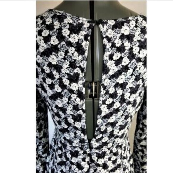 Cute Aritzia Talula floral print mini skater long sleeve tunic dress - Picture 6 of 7